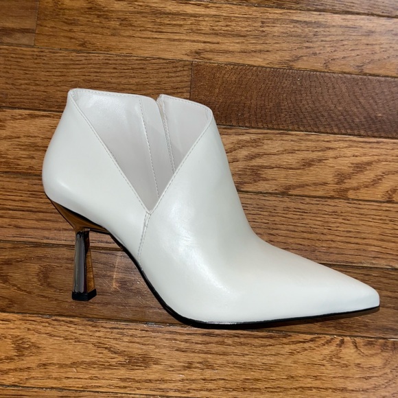 Vince Camuto Creamy White Zenith Tannido Pointed Toe Bootie Women’s Size 9 - Picture 5 of 12